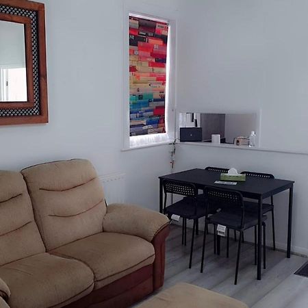 2 Bed 1St Floor Apartment-Own Entrance & Parking Портцмаус Экстерьер фото