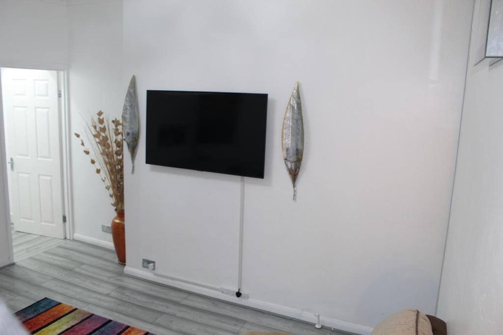 2 Bed 1St Floor Apartment-Own Entrance & Parking Портцмаус Экстерьер фото