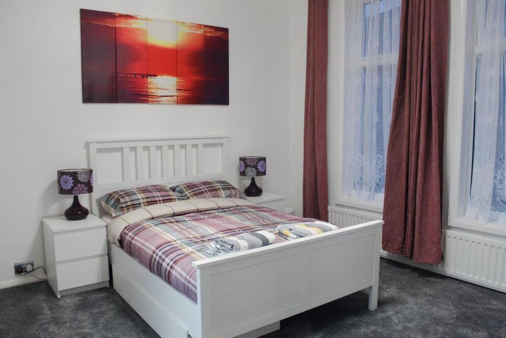2 Bed 1St Floor Apartment-Own Entrance & Parking Портцмаус Экстерьер фото